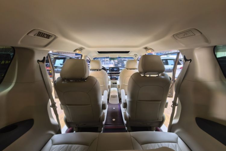 Used Buick GL8 2023 Facelifted Land Cruiser Executive Luxury Version Interior 11