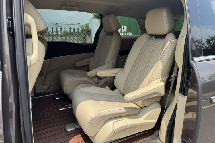 Used Buick GL8 2023 Land Executive Class 652T Luxury Model Interior 2