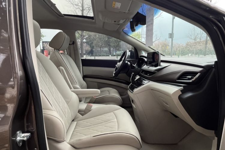 Used Buick GL8 2023 Land Executive Class Deluxe Model Interior 2