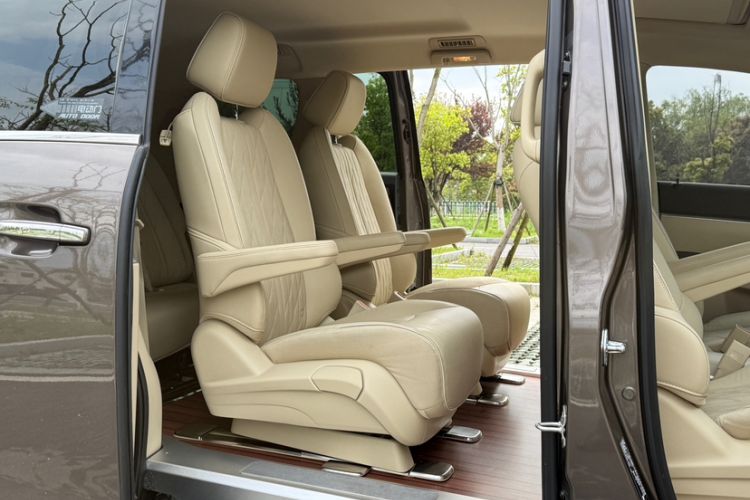 Used Buick GL8 2023 Facelifted Land Cruiser Executive Luxury Version Interior 2