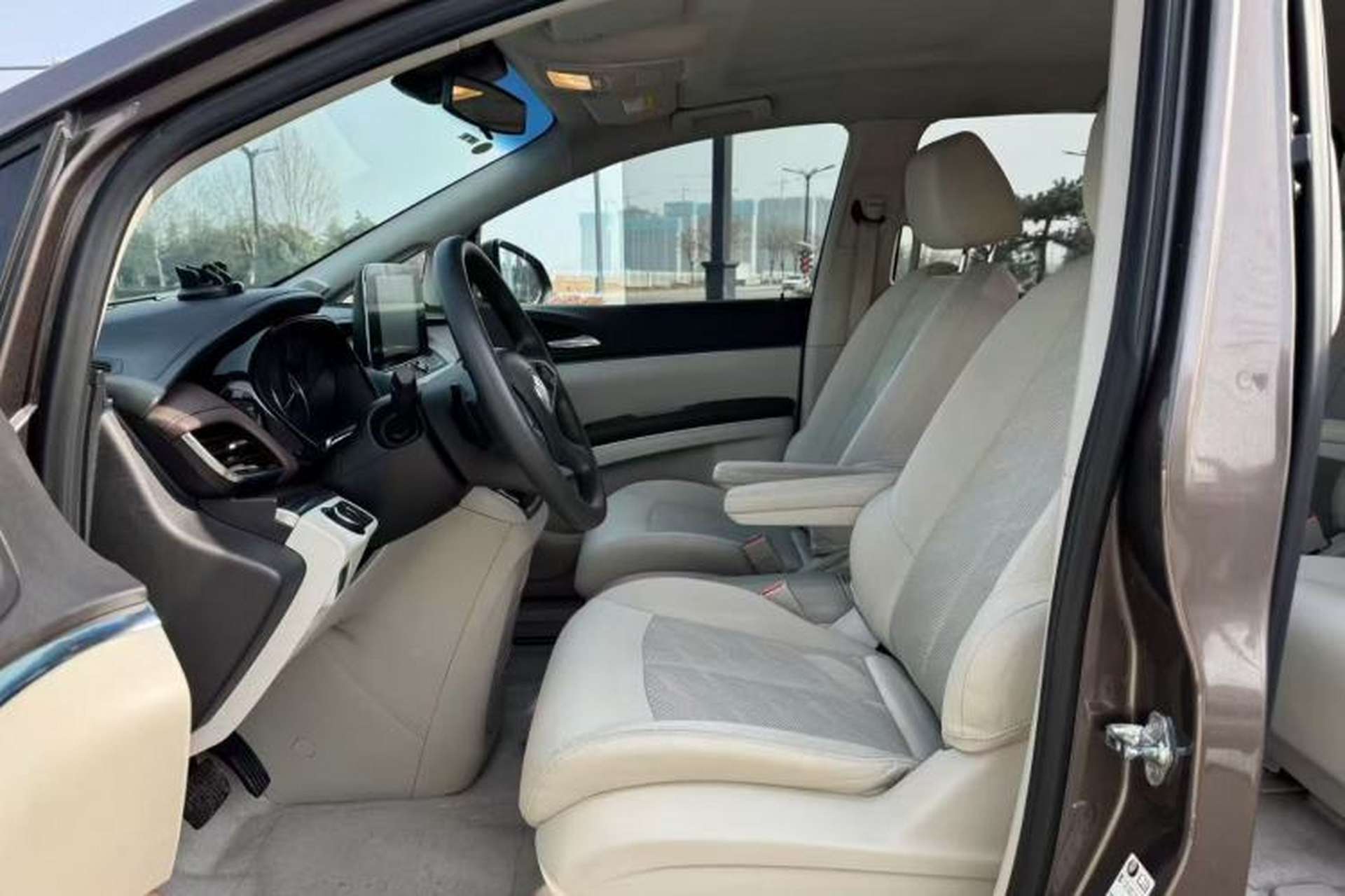 Used Buick GL8 2023 Land Executive Class Comfort Model Interior 2