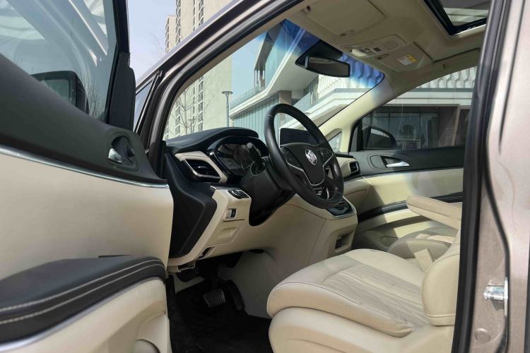 Used Buick GL8 2023 Facelifted Land Cruiser Executive Luxury Version Interior 2