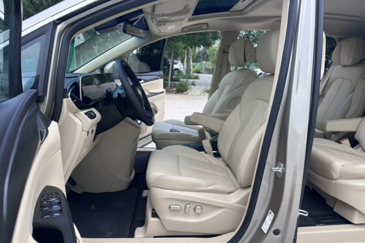 Used Buick GL8 2023 ES Lu Zun Deluxe Model Interior 2