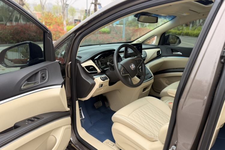 Used Buick GL8 2023 Facelifted Land Cruiser Executive Luxury Version Interior 2
