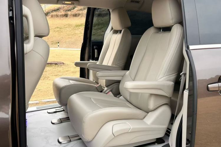 Used Buick GL8 2023 Land Executive Class Comfort Model Interior 2