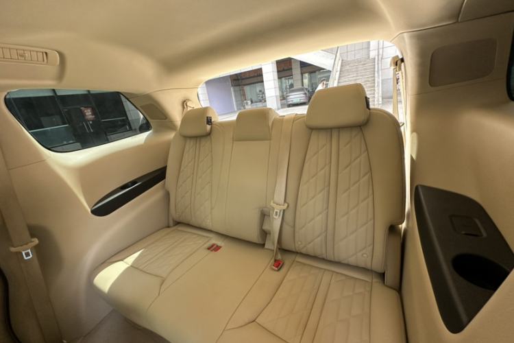 Used Buick GL8 2023 Land Executive Class 652T Luxury Model Interior 2