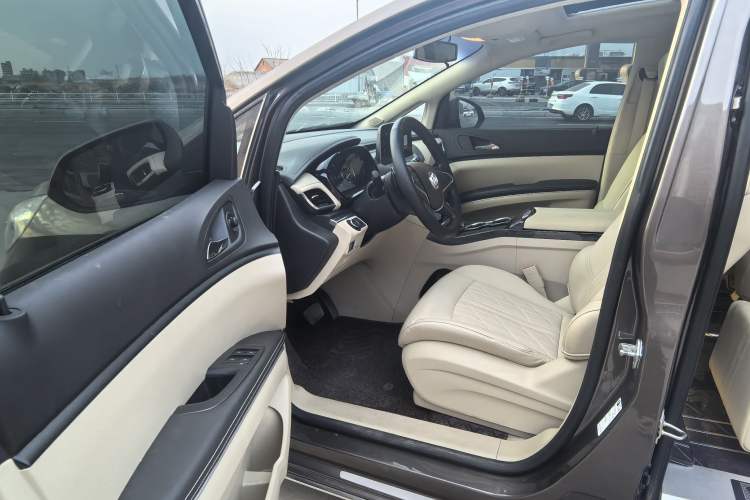 Used Buick GL8 2023 Land Executive Class 652T Luxury Model Interior 3