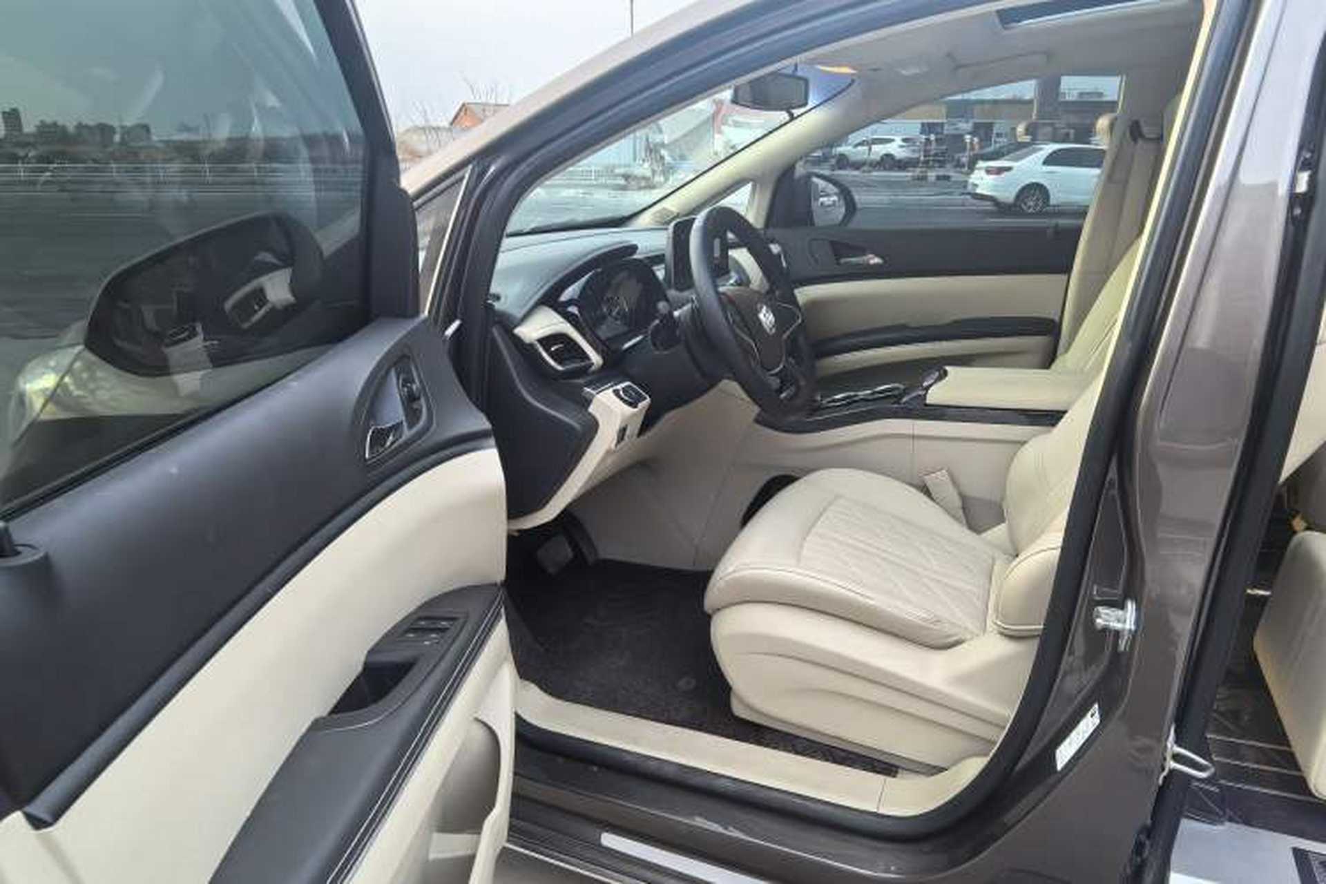 Used Buick GL8 2023 Land Executive Class 652T Luxury Model Interior 3