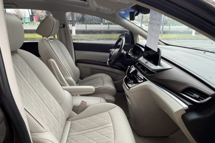 Used Buick GL8 2023 Land Executive Class Deluxe Model Interior 3
