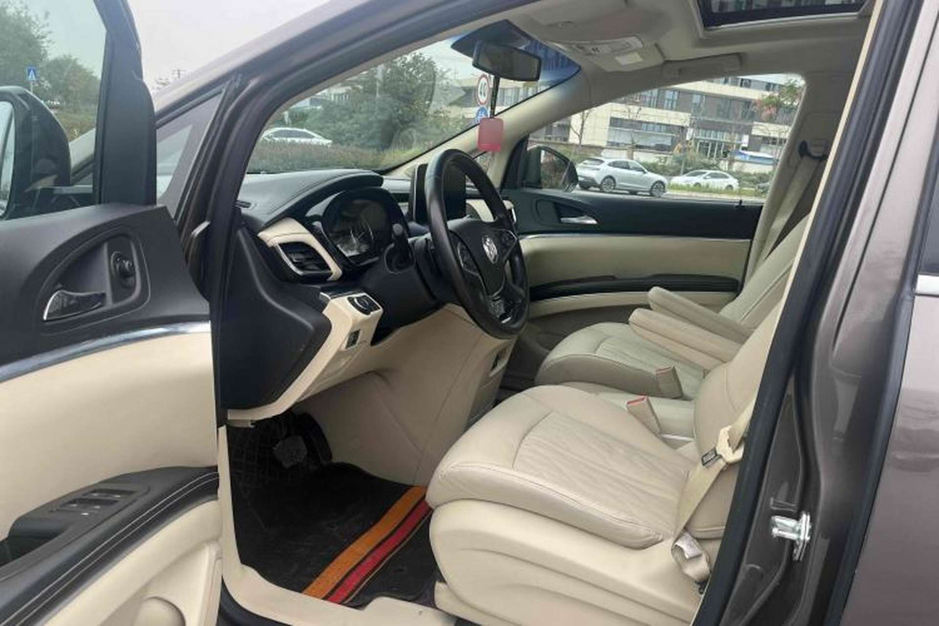 Used Buick GL8 2023 Facelifted Land Cruiser Executive Luxury Version Interior 3