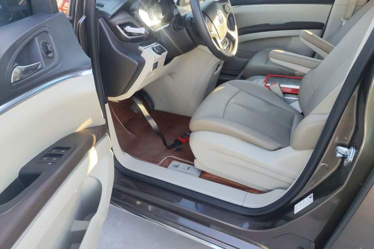 Used Buick GL8 2023 Land Executive Class Comfort Model Interior 3