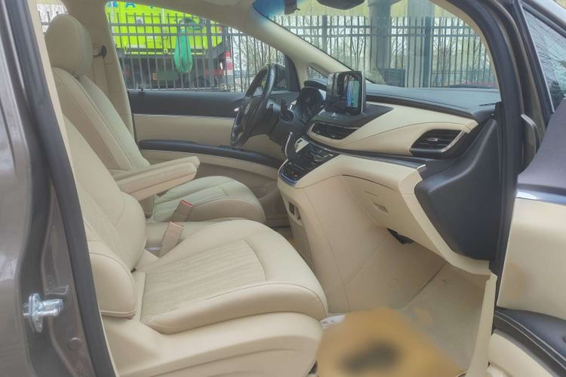 Used Buick GL8 2023 Land Business Class Smart Deluxe Model Interior 3