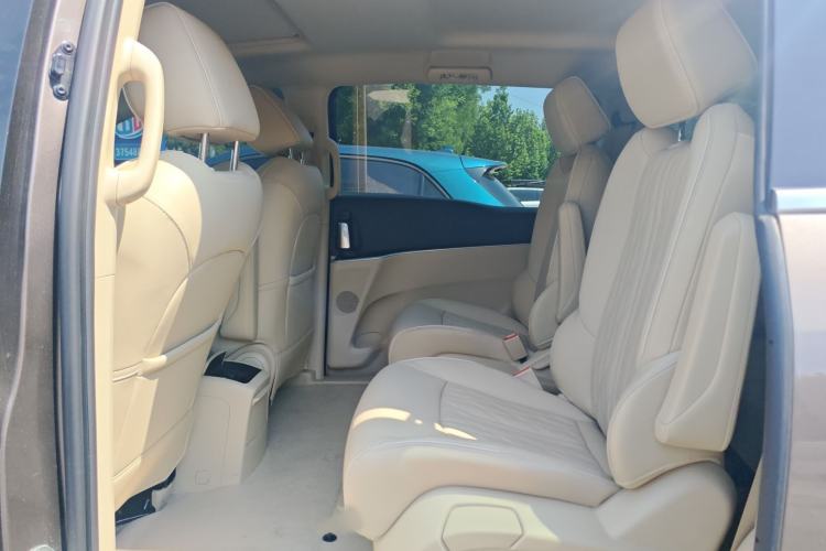 Used Buick GL8 2023 Facelifted Land Cruiser Executive Luxury Version Interior 3
