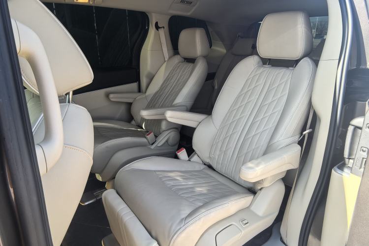Used Buick GL8 2023 Land Executive Class 652T Luxury Model Interior 4