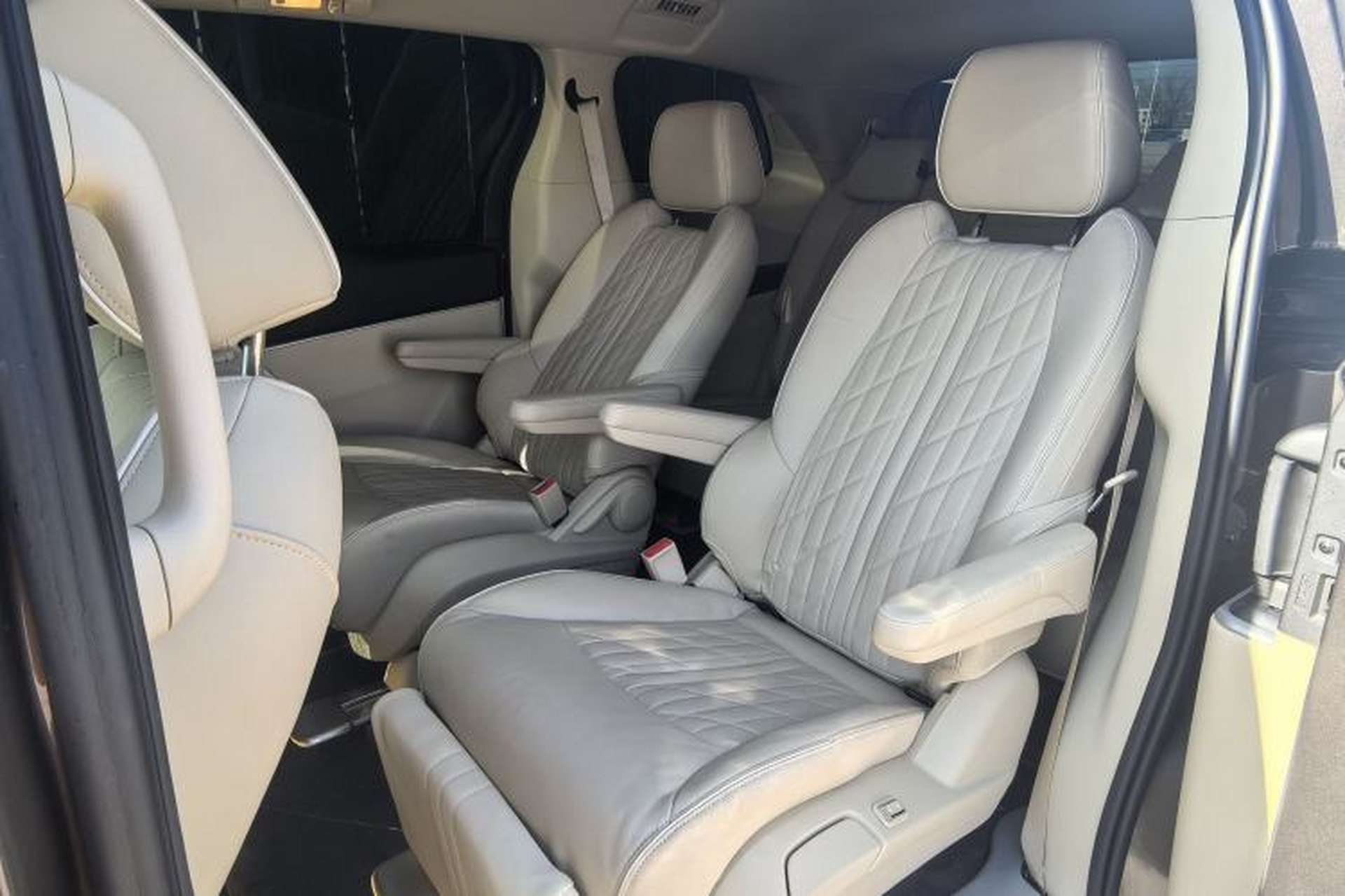 Used Buick GL8 2023 Land Executive Class 652T Luxury Model Interior 4