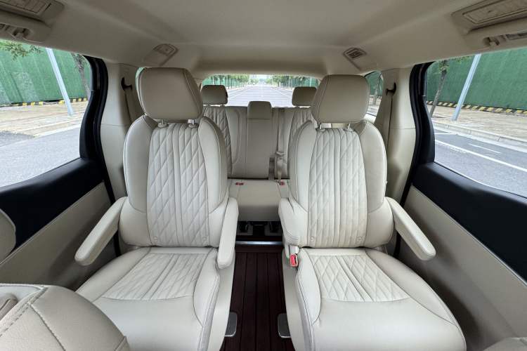 Used Buick GL8 2023 Land Executive Class 652T Luxury Model Interior 4