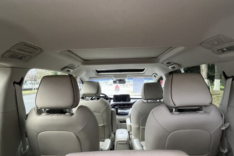 Used Buick GL8 2023 Land Executive Class Deluxe Model Interior 4