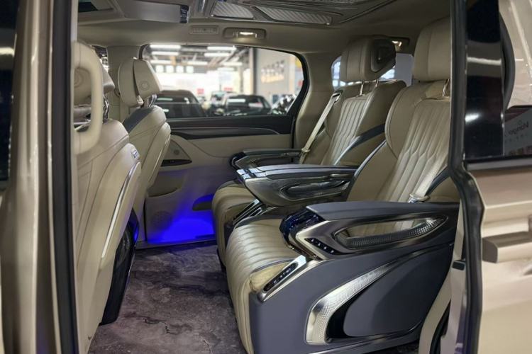 Used Buick GL8 2023 ES Lu Zun Comfort Model Interior 4