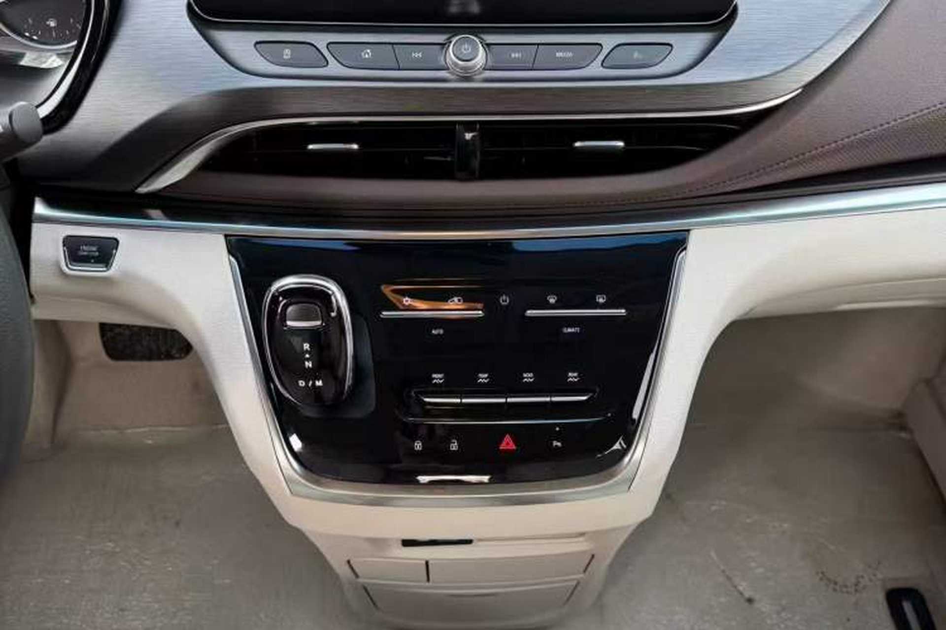 Used Buick GL8 2023 Land Executive Class Comfort Model Interior 4