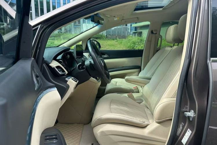 Used Buick GL8 2023 Land Executive Class Deluxe Model Interior 4