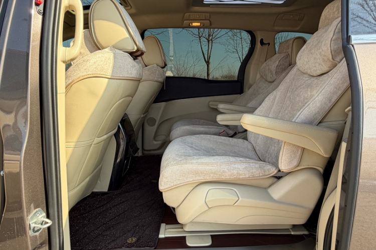 Used Buick GL8 2023 Land Executive Class 652T Luxury Model Interior 4