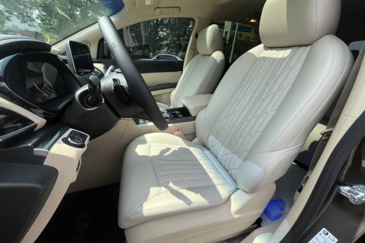 Used Buick GL8 2023 Facelifted Land Cruiser Executive Luxury Version Interior 4