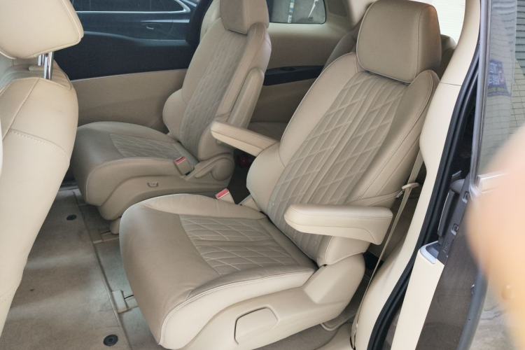 Used Buick GL8 2023 Land Executive Class Deluxe Model Interior 4