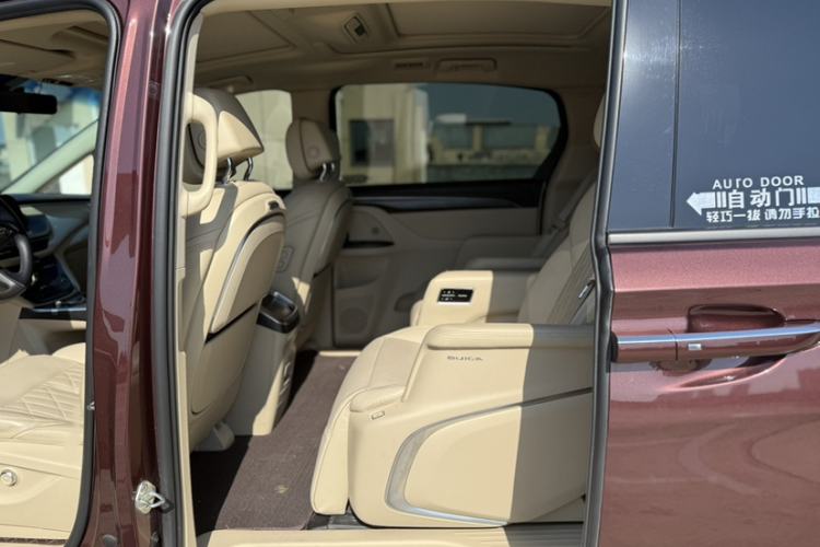 Used Buick GL8 2023 ES Lu Zun Luxury Model Interior 4
