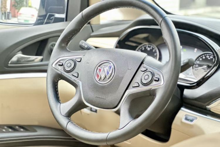 Used Buick GL8 2023 Land Executive Class 652T Luxury Model Interior 4