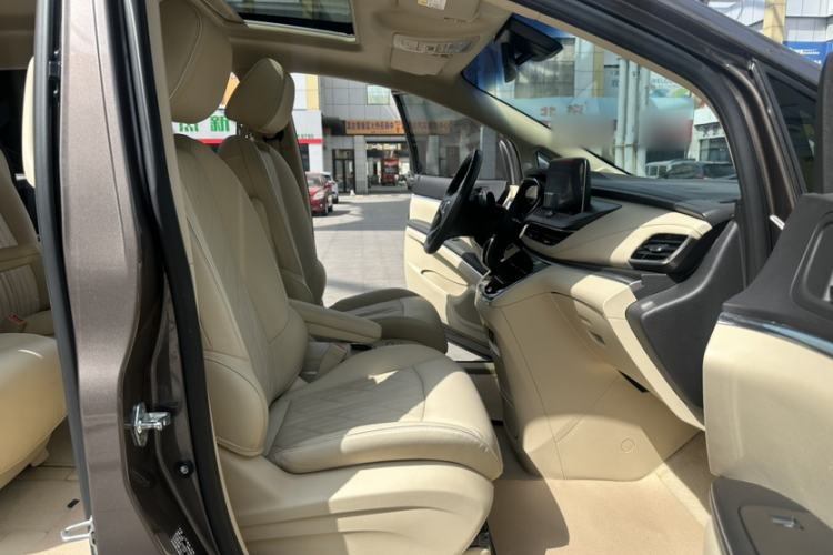 Used Buick GL8 2023 Land Executive Class 652T Luxury Model Interior 4