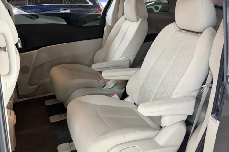 Used Buick GL8 2023 Land Executive Class Comfort Model Interior 5