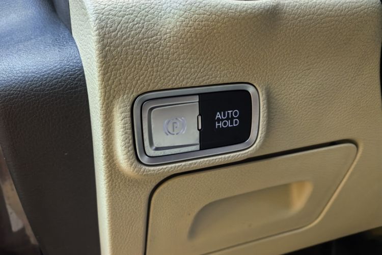 Used Buick GL8 2023 Facelifted Land Cruiser Executive Luxury Version Interior 5