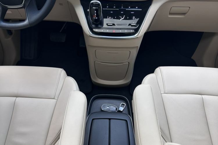 Used Buick GL8 2023 ES Lu Zun Deluxe Model Interior 5