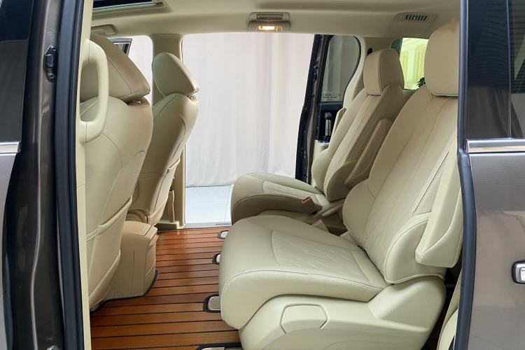 Used Buick GL8 2023 Facelifted Land Cruiser Executive Luxury Version Interior 5