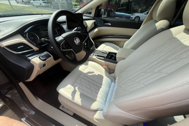 Used Buick GL8 2023 Facelifted Land Cruiser Executive Luxury Version Interior 5