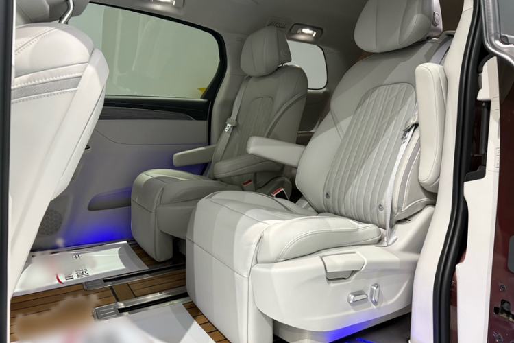 Used Buick GL8 2023 ES Lu Zun Luxury Model Interior 6