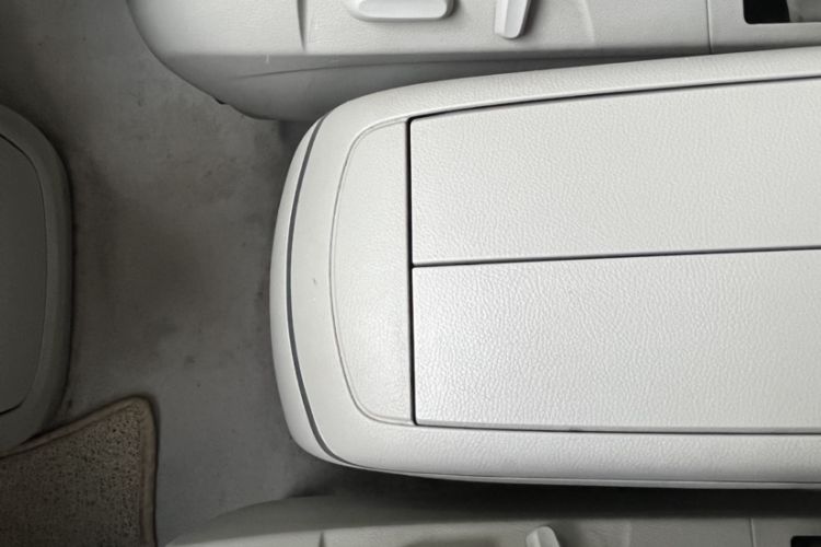 Used Buick GL8 2023 Land Executive Class Deluxe Model Interior 6
