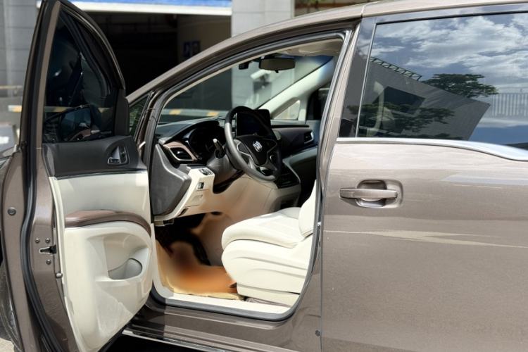 Used Buick GL8 2023 Land Executive Class Comfort Model Interior 6