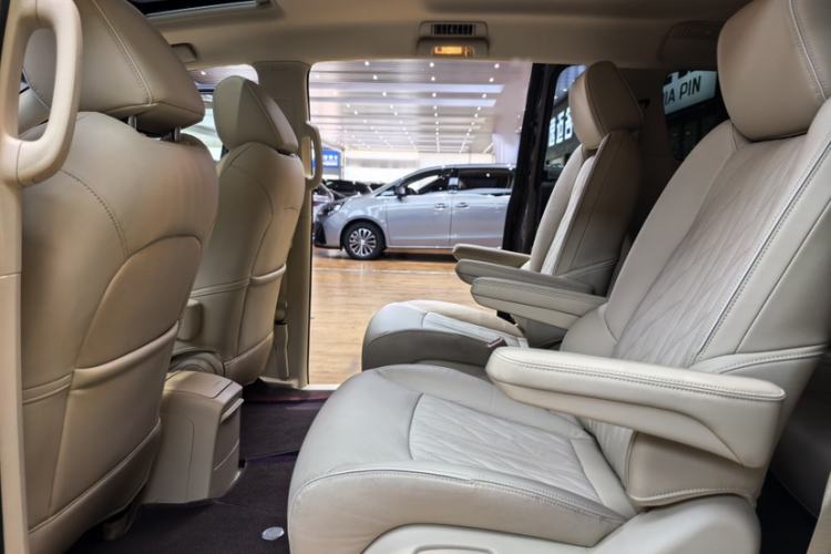 Used Buick GL8 2023 Facelifted Land Cruiser Executive Luxury Version Interior 6