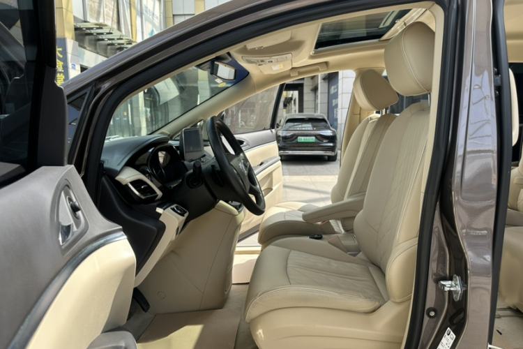 Used Buick GL8 2023 Land Executive Class 652T Luxury Model Interior 6