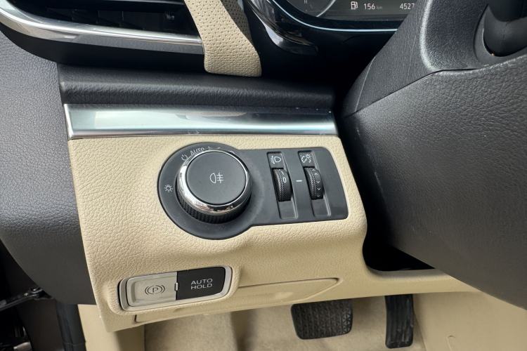 Used Buick GL8 2023 Land Executive Class 652T Luxury Model Interior 7