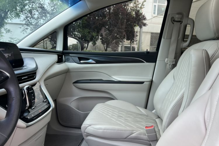 Used Buick GL8 2023 ES Lu Zun Comfort Model Interior 7