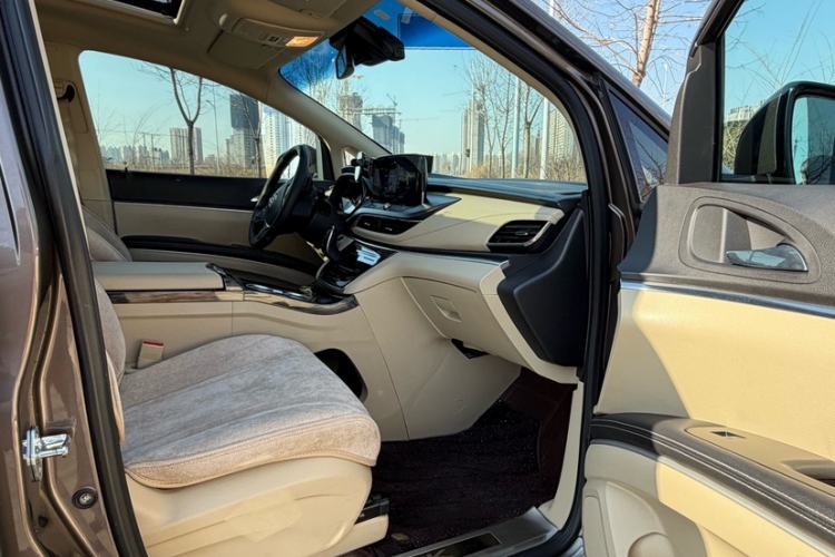 Used Buick GL8 2023 Land Executive Class 652T Luxury Model Interior 7