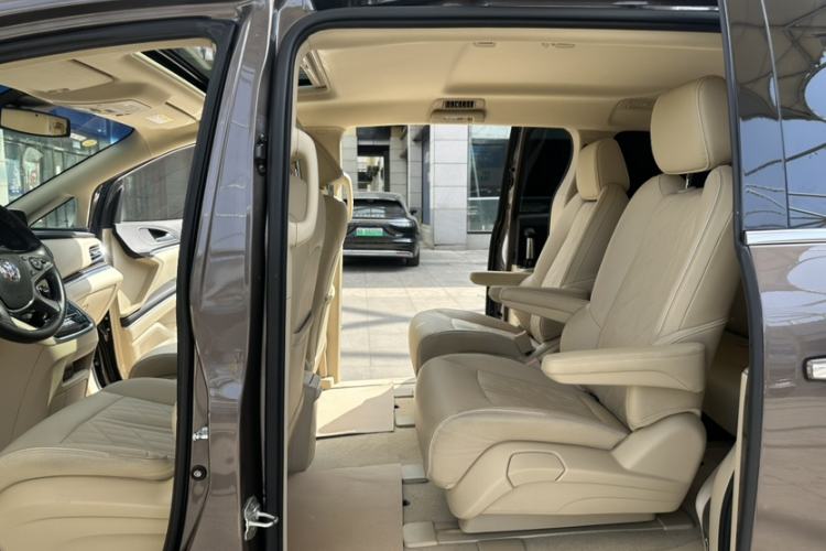 Used Buick GL8 2023 Land Executive Class 652T Luxury Model Interior 7