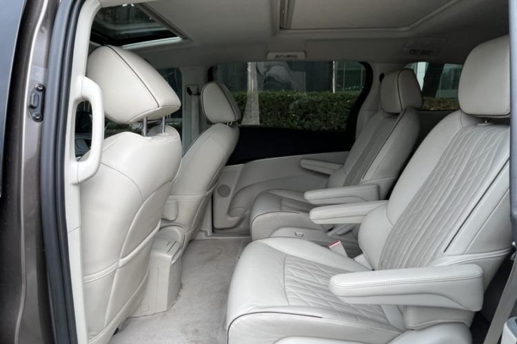 Used Buick GL8 2023 Land Executive Class Deluxe Model Interior 8