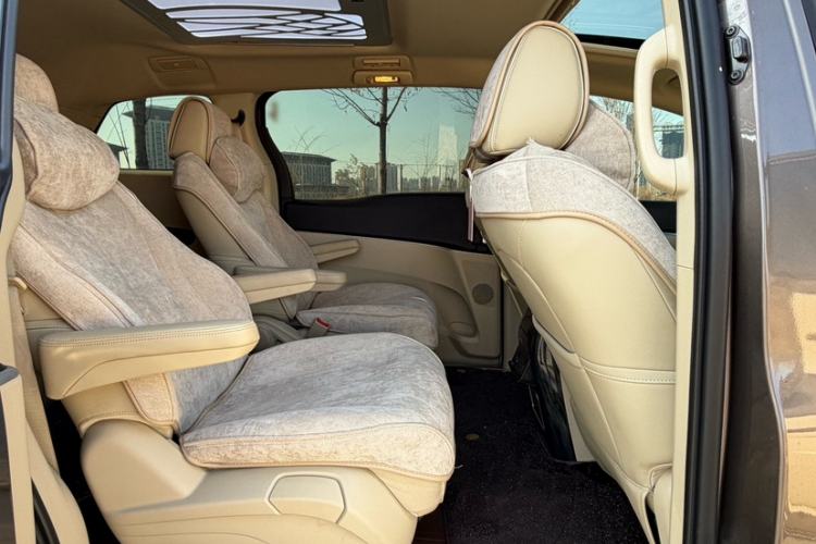 Used Buick GL8 2023 Land Executive Class 652T Luxury Model Interior 8