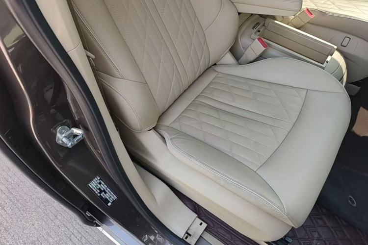 Used Buick GL8 2023 Land Executive Class 652T Luxury Model Interior 8