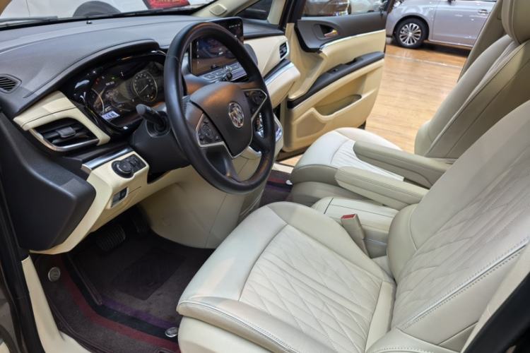 Used Buick GL8 2023 Facelifted Land Cruiser Executive Luxury Version Interior 8