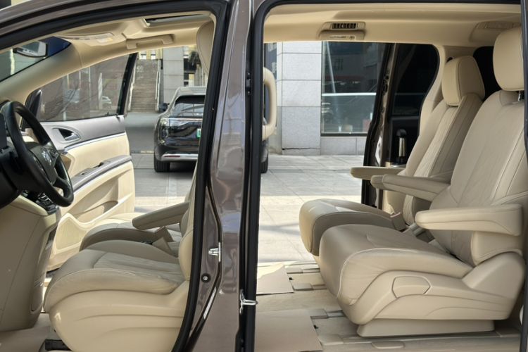 Used Buick GL8 2023 Land Executive Class 652T Luxury Model Interior 8
