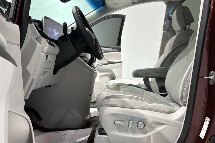 Used Buick GL8 2023 ES Lu Zun Luxury Model Interior 9